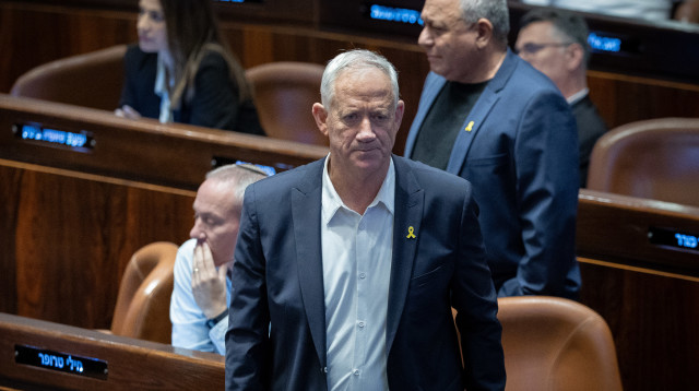 בני גנץ, גדי איזנקוט, חילי טרופר (צילום: יונתן זינדל, פלאש 90)