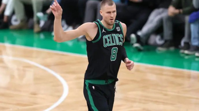 עוד רבע ראשון טוב שלו. פורזינגיס (צילום: GettyImages, Adam Glanzman)