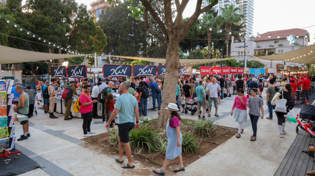 שבוע הספר בפארק שרונה (צילום: רונן טופלברג,באדיבות עיריית תל אביב- יפו)