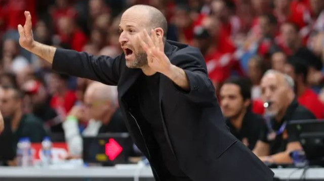 אומר שלום. שרף (צילום: לירון מולדובן)