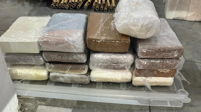 החומר שאותר על ידי המשטרה הנחשד כקוקאין (צילום: דוברות המשטרה)