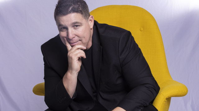 ניר דובדבני עונה על השאלה: איך אפשר למכור יותר אחרי ה-7 באוקטובר? (צילום: ניר דובדבני, לנס הפקות)