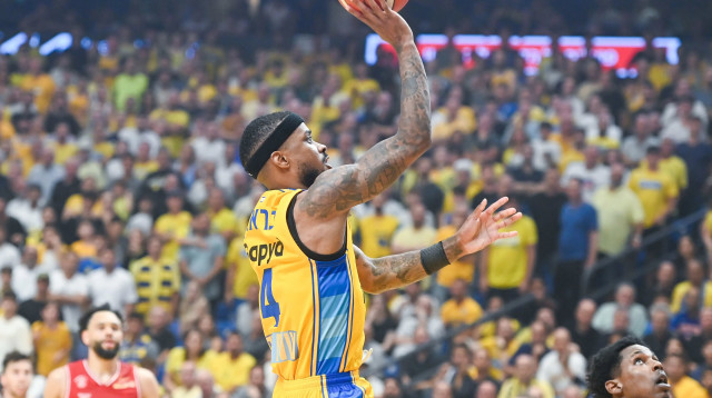 שחקן מכבי תל אביב לורנזו בראון (צילום: ברני ארדוב)