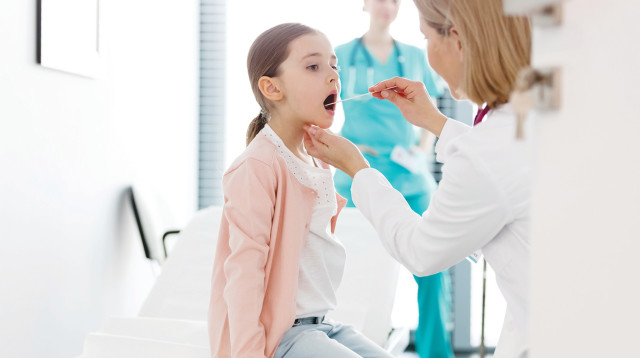 ניתוח שקדים (צילום: אינגאימג)