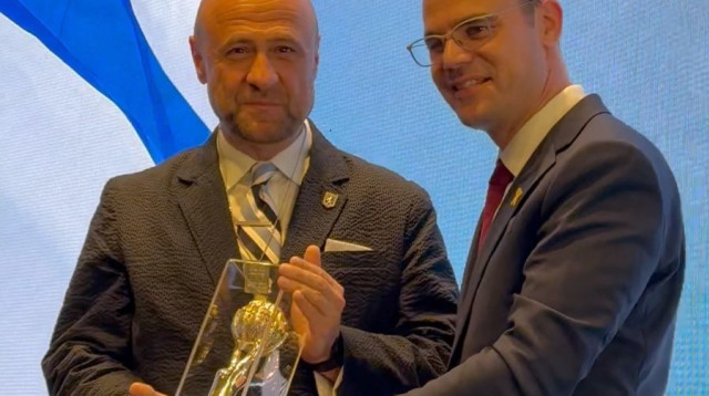 הבישוף רוברט סטירנס (צילום: יח"צ)