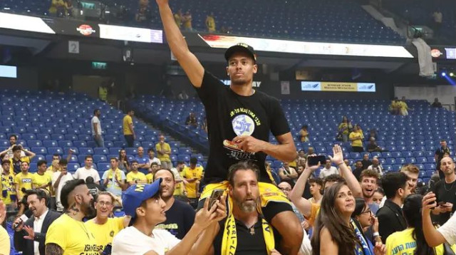 סיומו של פרק. בולדווין (צילום: דני מרון)