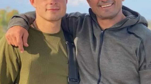 עצוב. סמדג'ה לצד בנו עומר ז"ל (צילום: צילום מסך, באדיבות המשפחה)