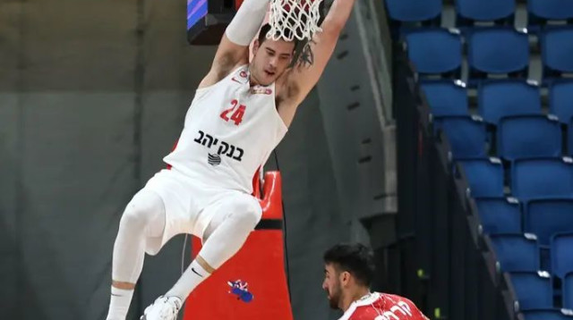 גם בלייזר התעופף בארנה (צילום: דני מרון)