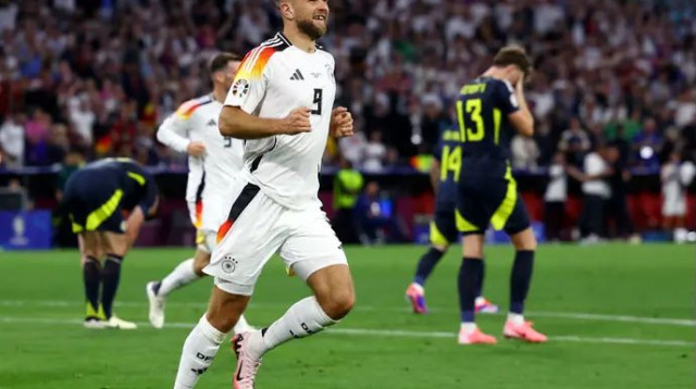 ממחיש את העומק שיש לגרמניה על הספסל. ניקלאס פולקרוג (צילום: רויטרס)