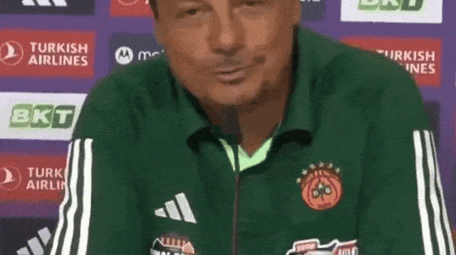 מאמן פנאתינייקוס ארגין עתמאן (צילום: GettyImages, ODD ANDERSEN/AFP)