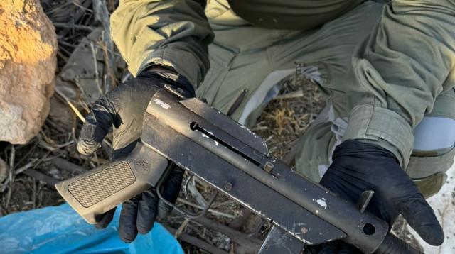 נשק מסוג קרלו (צילום: דוברות המשטרה)