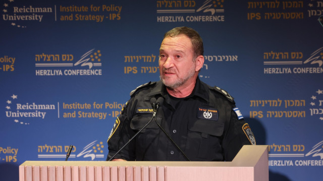 המפכ"ל יעקב שבתאי (צילום: רונן טופלברג)