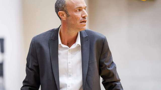 מאמן הפועל עפולה רועי פרל (צילום: מאור אלקסלסי)