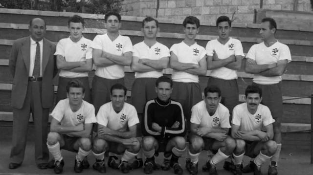 מכבי חיפה בשנות ה-50, עם השוער בני דוידוביץ' (צילום: אתר רשמי, מוזיאון מכבי חיפה, אוסקר טאובר)