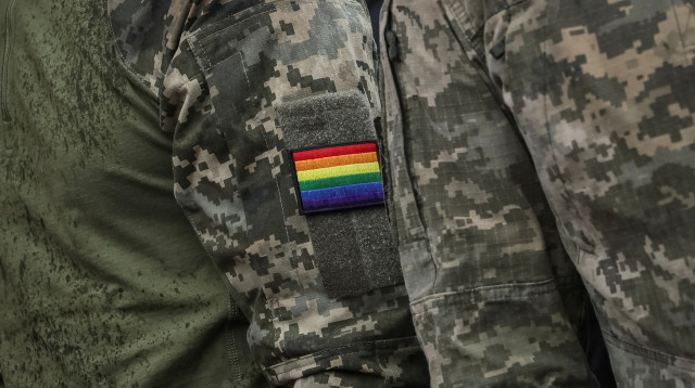 חיילים אוקראינים במצעד הגאווה בקייב, אוקראינה (צילום: REUTERS/Gleb Garanich)