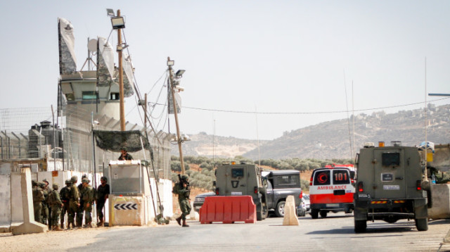 מחסום צה"ל במרחב שכם (צילום: נאסר אישתיה, פלאש 90)