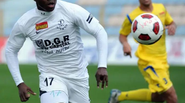 מגלן אוואלה שחקן הפועל הרצליה (צילום: קובי אליהו)