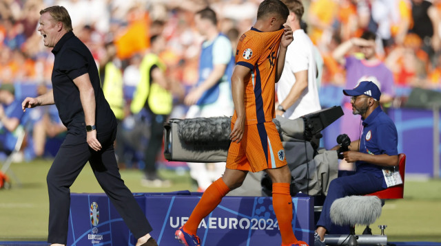 מאמן נבחרת הולנד רונאלד קומאן ליד ג'ואי פירמן (צילום: GettyImages, ANP)
