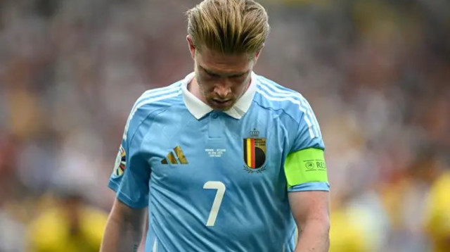 תחושות קשות. דה בראונה (צילום: אימג'בנק  GettyImages, FABRICE COFFRINI/AFP)