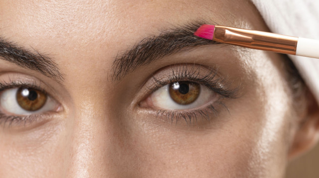 גבות (צילום: אינגאימג)