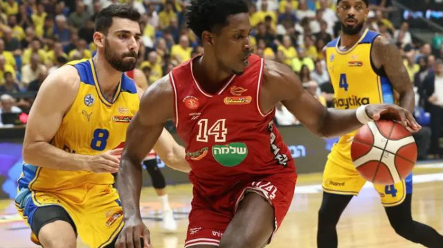 האדומים קיוו שלא יחצה את הכביש. ג'יילן הורד (צילום: דני מרון)