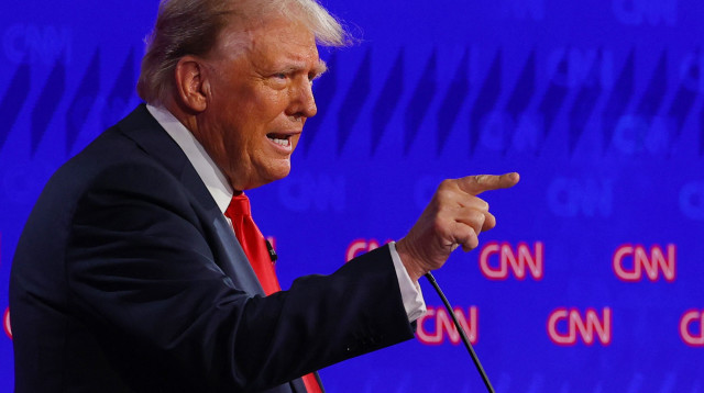 העימות בין ג'ו ביידן לדונלד טראמפ (צילום: REUTERS/Brian Snyder)