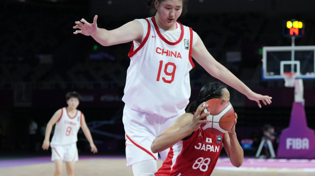 ז'אנג זי יו, כדורסלנית סינית (צילום: GettyImages)