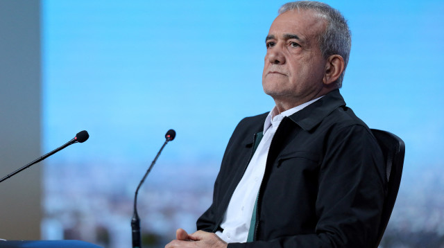 מסעוד פזשכיאן (צילום: Morteza Fakhri Nezhad/IRIB/WANA (West Asia News Agency)/Handout via REUTERS)