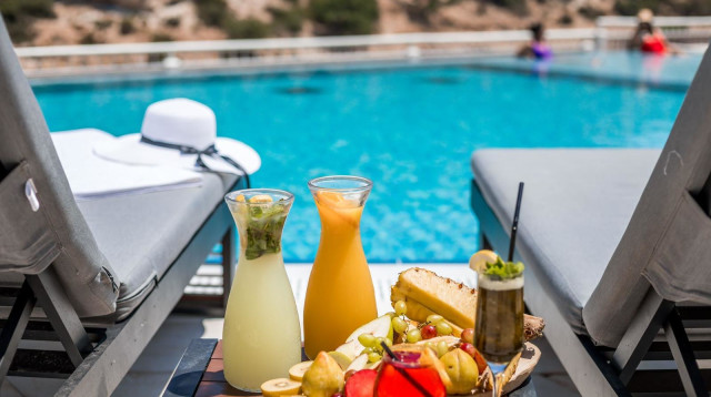 תפריט בריכה חדש, מלון קדם (צילום: סמפלקס 360)