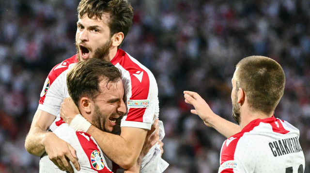 חביצ'ה קברצחליה חוגג עם אוטאר קקבאדזה נבחרת גאורגיה (צילום: GettyImages)