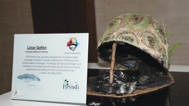 קסדה בעיצוב לינור גפן (צילום: שביט פוס)