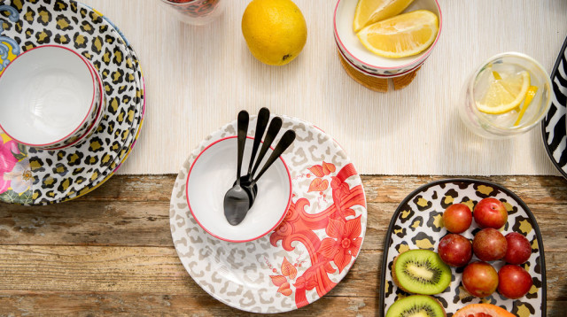 כלי הגשה ממלמין מקולקציית ויילד של נעמן  (צילום: תמי בר שי)