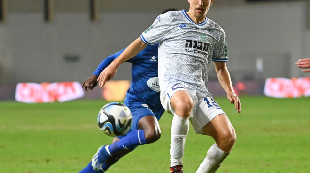 שחקן הפועל פתח תקוה עידו דוידוב (צילום: ברני ארדוב)