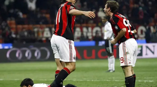 שחקני מילאן זלאטן איברהימוביץ', אנטוניו קסאנו חוגגים (צילום: רויטרס)
