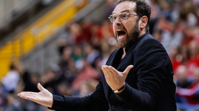 שרון דרוקר מאמן הפועל חיפה (צילום: מאור אלקסלסי)