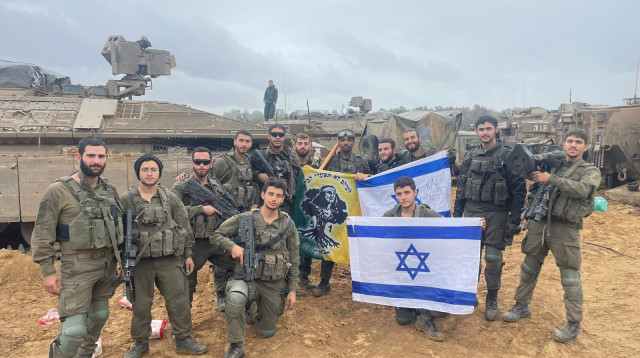 "התמיכה של העם מחזקת את הלוחמים", ניתאי וחבריו לגדוד (צילום: דובר צה"ל)