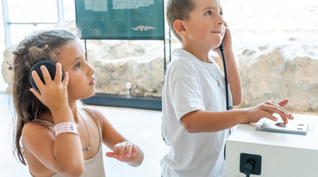 ילדים ברובע היהודי בירושלים (צילום: תיירות הרובע)