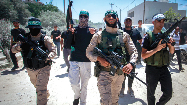 חמושים פלסטינים במחנה הפליטים נור א-שמס (צילום: נאסר אישתיה, פלאש 90)