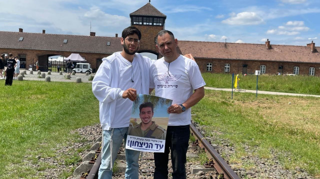 אביו ואחיו של סרן אושרי משה ז"ל (צילום: באדיבות המשפחה)