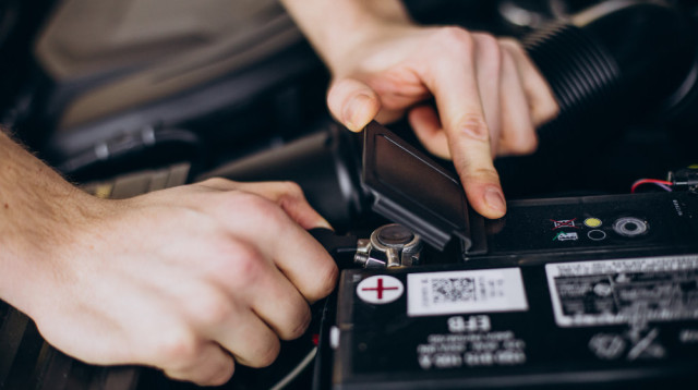 איזה מצבר הכי מתאים לרכב שלי – שאלנו את הצוות של מצברים נט (צילום: FREEPIK)