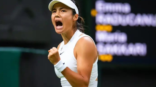 עד שהיא מצליחה בווימבלדון, היא צריכה להתעסק בשטויות שמסביב? רדוקאנו (צילום: GettyImages, Robert Prange)