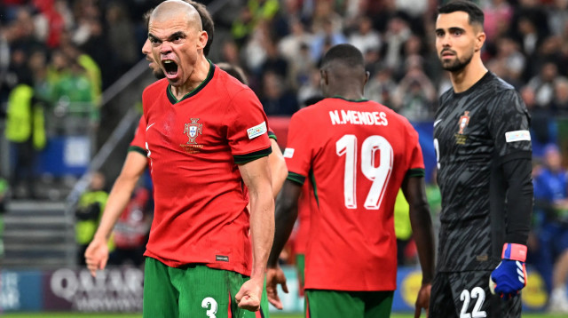 שחקן נבחרת פורטוגל, פפה (צילום: רויטרס)