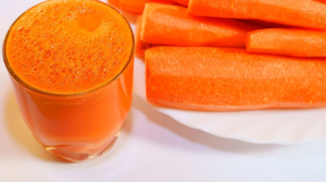 מיץ גזר (צילום: אינג'אימג')