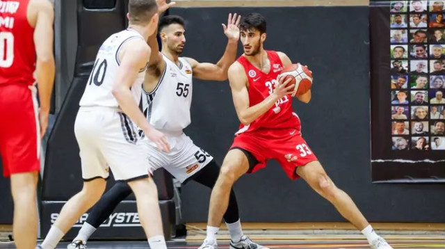 צ'אצ'אשווילי וירושלים לא מוצאים את עצמם (צילום: מאור אלקסלסי)