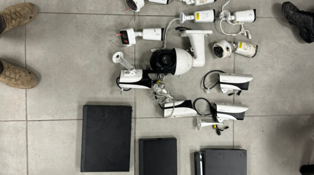 המצלמות שנתפסו (צילום: דוברות המשטרה)