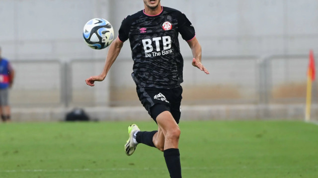 שחקן הפועל חדרה תמיר עדי (צילום: ברני ארדוב)