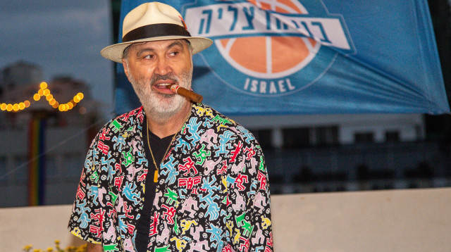 זופי אבדיה סיפק הופעה צבעונית כהרגלו (צילום: ברני ארדוב)