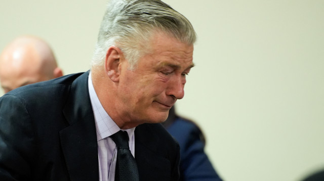 אלק בולדווין בבית המשפט (צילום: רויטרס)