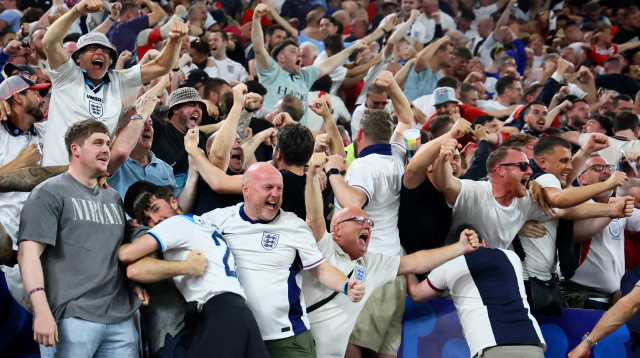אוהדי נבחרת אנגליה (צילום: רויטרס)