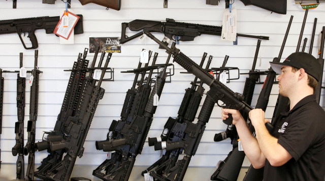 נשק AR-15 (צילום: REUTERS/George Frey)